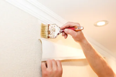 Pose de papier peint à Rosel — revêtements muraux et toiles de verre